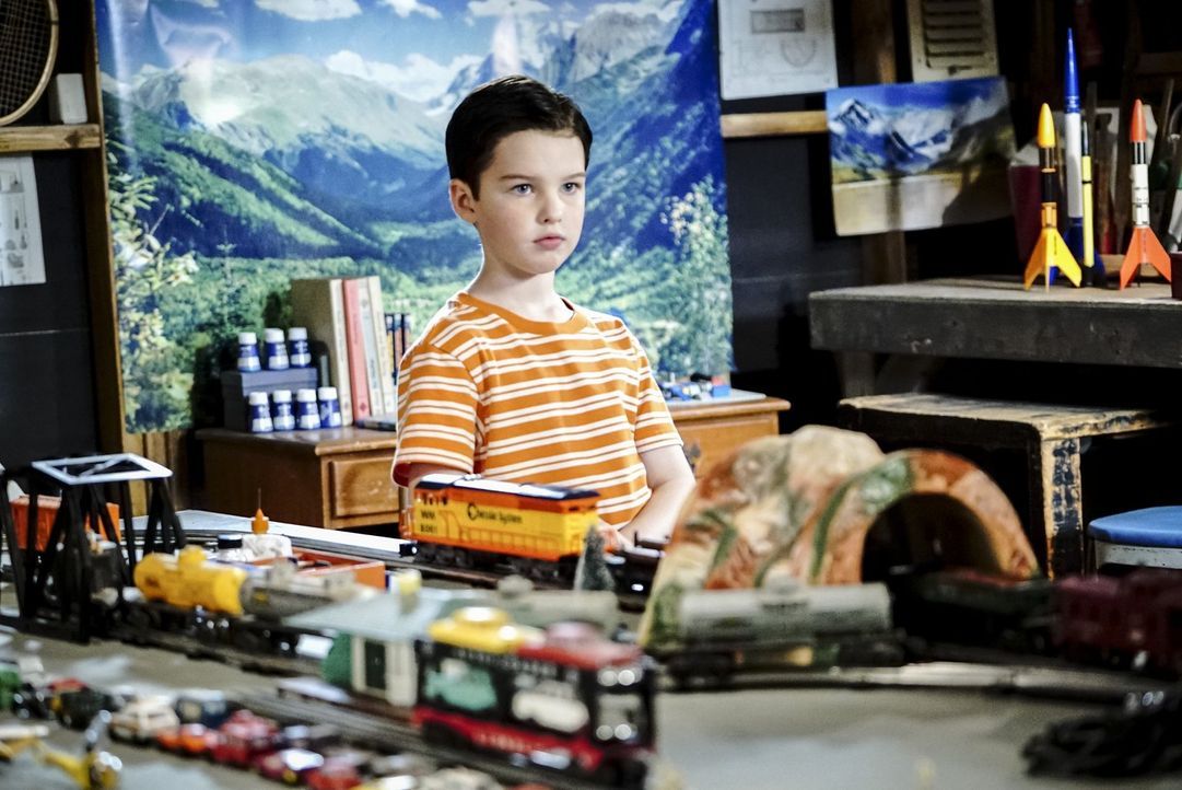 Als Sheldon (Iain Armitage) davon erfährt, dass er nach Dallas ziehen soll, um dort eine Schule für Hochbegabte zu besuchen, ist er zunächst begeist... - Bildquelle: Warner Bros.