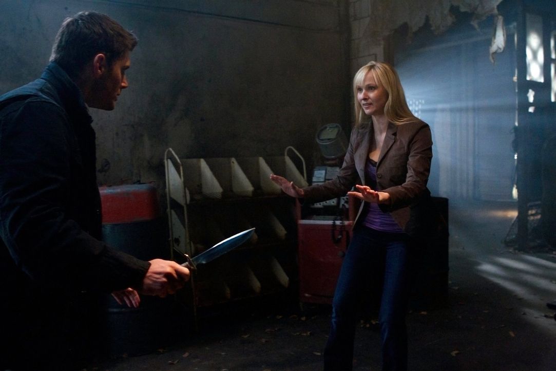 Rettung in letzter Minute: Dean (Jensen Ackles, l.) und Marlene (Paula Lindberg, r.) ... - Bildquelle: Warner Bros. Television