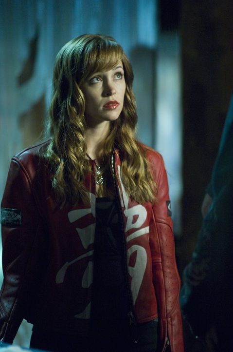 Als Nicole (Autumn Reeser) auf einer Party unwissentlich das Blut eines Vampirs trinkt, mutiert sie zu einer Halbvampirin. Ihr Bruder hat nur eine C... - Bildquelle: Warner Brothers