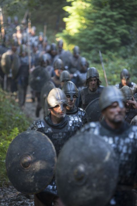 Noch glauben die königlichen Truppen, die nordischen Barbaren ganz schnell besiegen zu können. Aber nicht mehr lange ... - Bildquelle: 2013 TM TELEVISION PRODUCTIONS LIMITED/T5 VIKINGS PRODUCTIONS INC. ALL RIGHTS RESERVED.