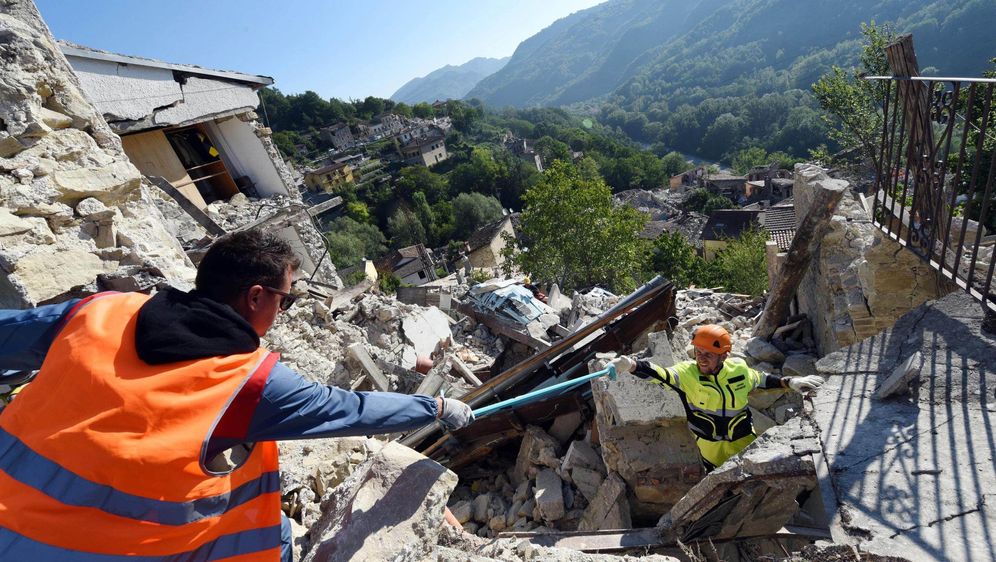 Italien Ruft Nach Erdbeben Den Notstand Aus