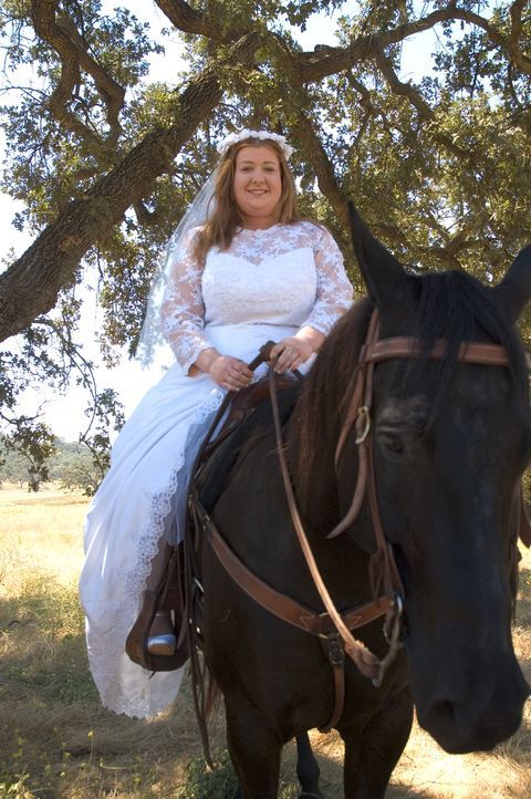 Julia (Alyson Hannigan) ist überzeugt: Wenn der Prinz nicht mit dem Pferd zu mir kommt, komme eben ich mit dem Pferd zu ihm. - Bildquelle: Epsilon Motion Pictures