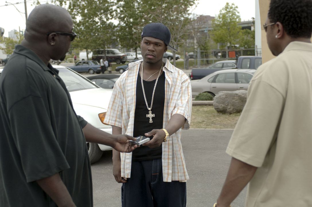 Tief im Drogensumpf: Marcus (50 Cent, M.) ... - Bildquelle: © 2005 by PARAMOUNT PICTURES. All Rights Reserved.