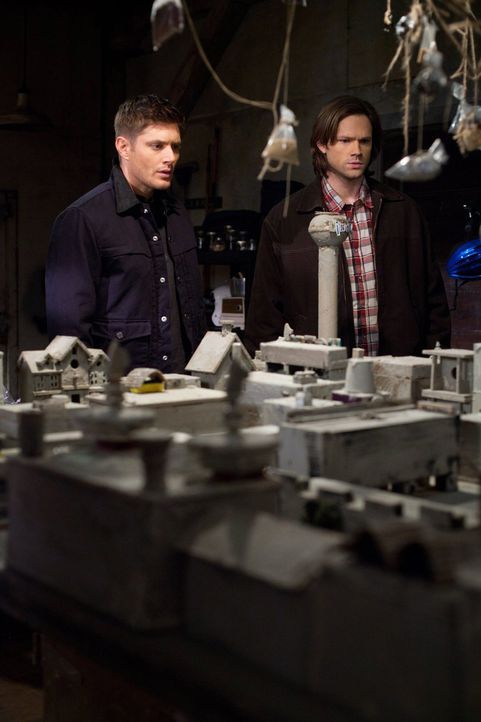 Ohne es zu wissen, helfen Sam (Jared Padalecki, r.) und Dean (Jensen Ackles, l.) dem Himmel bei einem geheimen Plan ... - Bildquelle: Warner Bros. Television