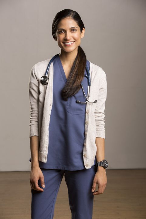 (1. Staffel) - Assistentsärztin Malaya (Melanie Chandra) hat bereits ihre Zeit als Ärztin im Praktikum im LA County Hospital absolviert und kennt si... - Bildquelle: Monty Brinton 2015 ABC Studios