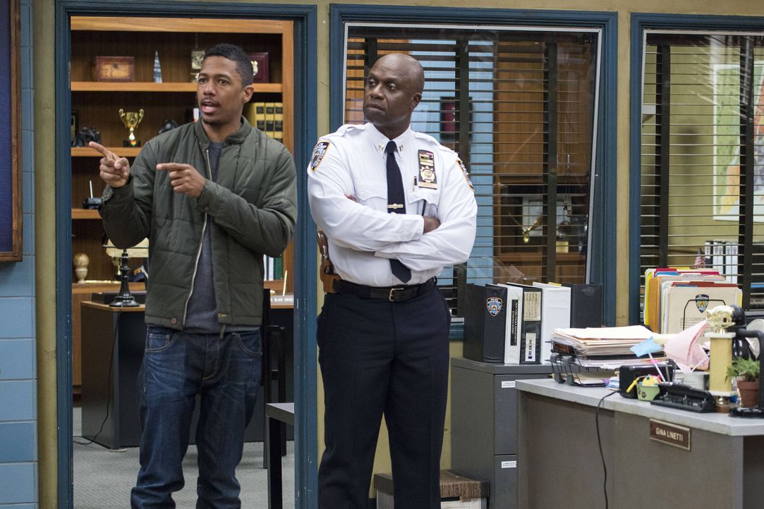 Marcus (Nick Cannon, l.); Captain Ray Holt (Andre Braugher, r.) - Bildquelle: Erica Parise 2014 UNIVERSAL TELEVISION LLC. All rights reserved / Erica Parise