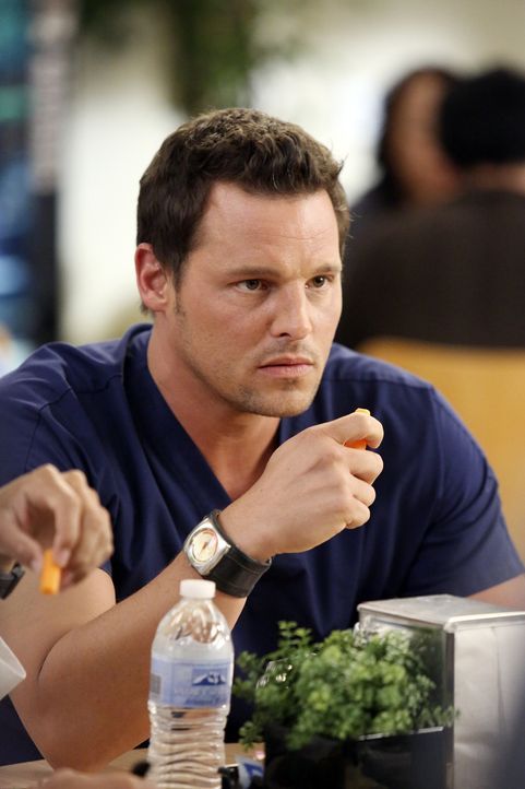 Wird Alex (Justin Chambers) wirklich ans Hopkins Hospital wechseln? - Bildquelle: ABC Studios