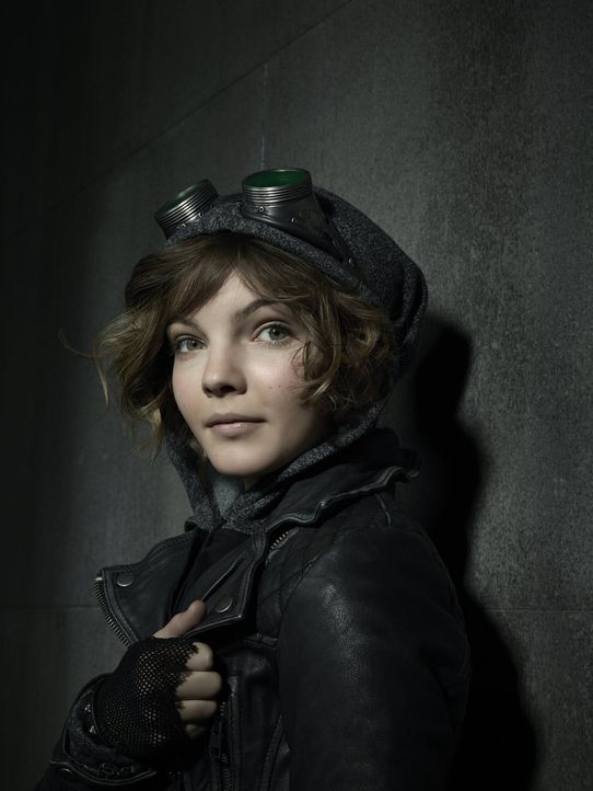 (1. Staffel) - Lebt auf den Straßen von Gotham und hält sich als Diebin über Wasser, dabei wird sie Zeugin des Überfalls auf Familie Wayne: Selina "... - Bildquelle: Warner Bros. Entertainment, Inc.
