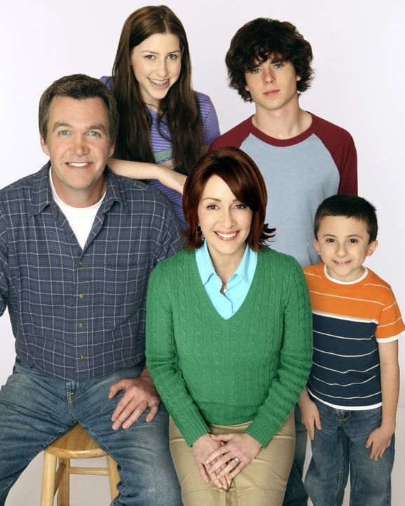 (1. Staffel) - Eine ganz besondere Familie: (v.l.n.r.) Mike (Neil Flynn), Sue (Eden Sher), Axl (Charlie McDermott), Brick (Atticus Shaffer) und Fran... - Bildquelle: Warner Brothers