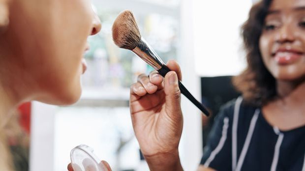 Primer mit Puder fixieren - Make-up Trick