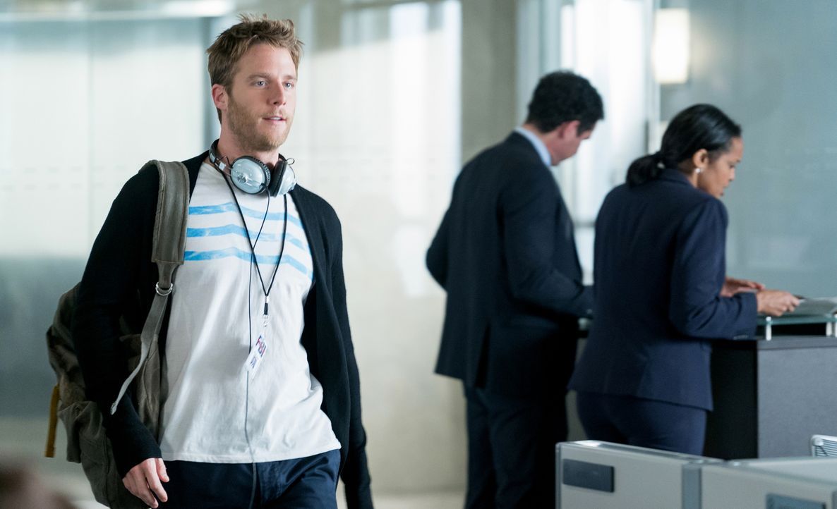 Versucht herauszufinden, was hinter dem Vorwurf, Naz unterstütze Terrorismus, steckt: Brian (Jake McDorman) ... - Bildquelle: Michael Parmelee 2015 CBS Broadcasting, Inc. All Rights Reserved