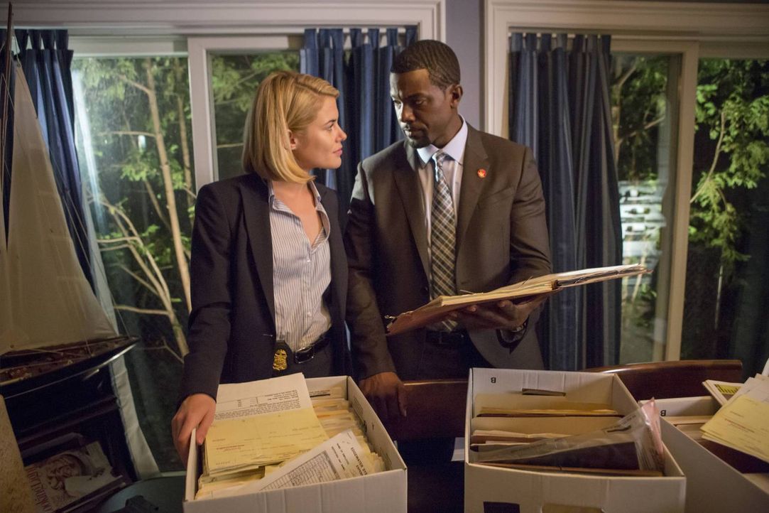 Versuchen alles, um den Entführer zu finden und die Kinder zu befreien: FBI-Agentin Susie Dunn (Rachael Taylor, l.) und Secret Service-Agent Marcus... - Bildquelle: 2013-2014 NBC Universal Media, LLC. All rights reserved.