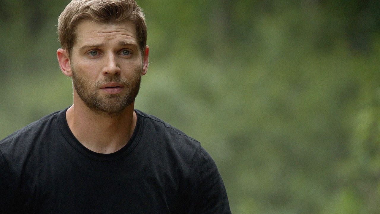 Под куполом макалистер. Фильм под куполом 3 сезон 13 серия. Под куполом 3 9. Под куполом 3 9. Марж хелгенбергер под куполом.