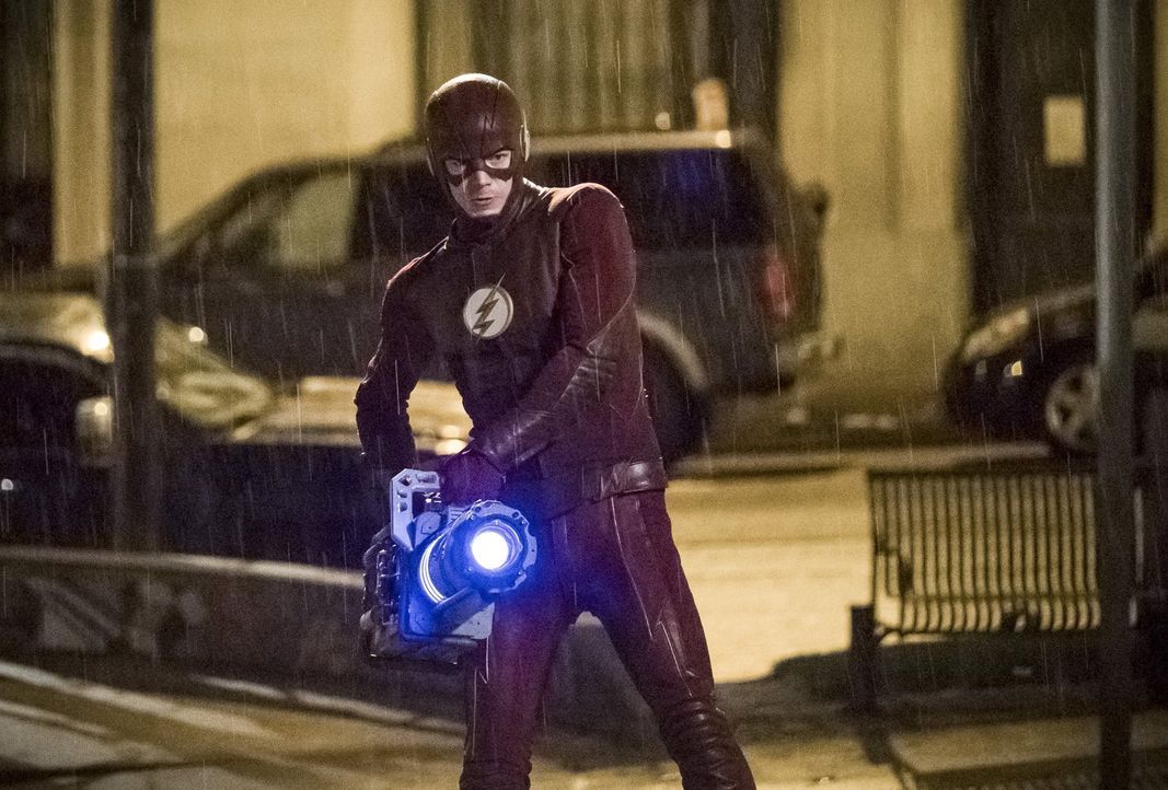 Barry alias The Flash (Grant Gustin) glaubt, endlich eine Waffe gegen Savitar gefunden zu haben, doch ist er dieses Mal seinem Zukunfts-Ich wirklich... - Bildquelle: 2016 Warner Bros.
