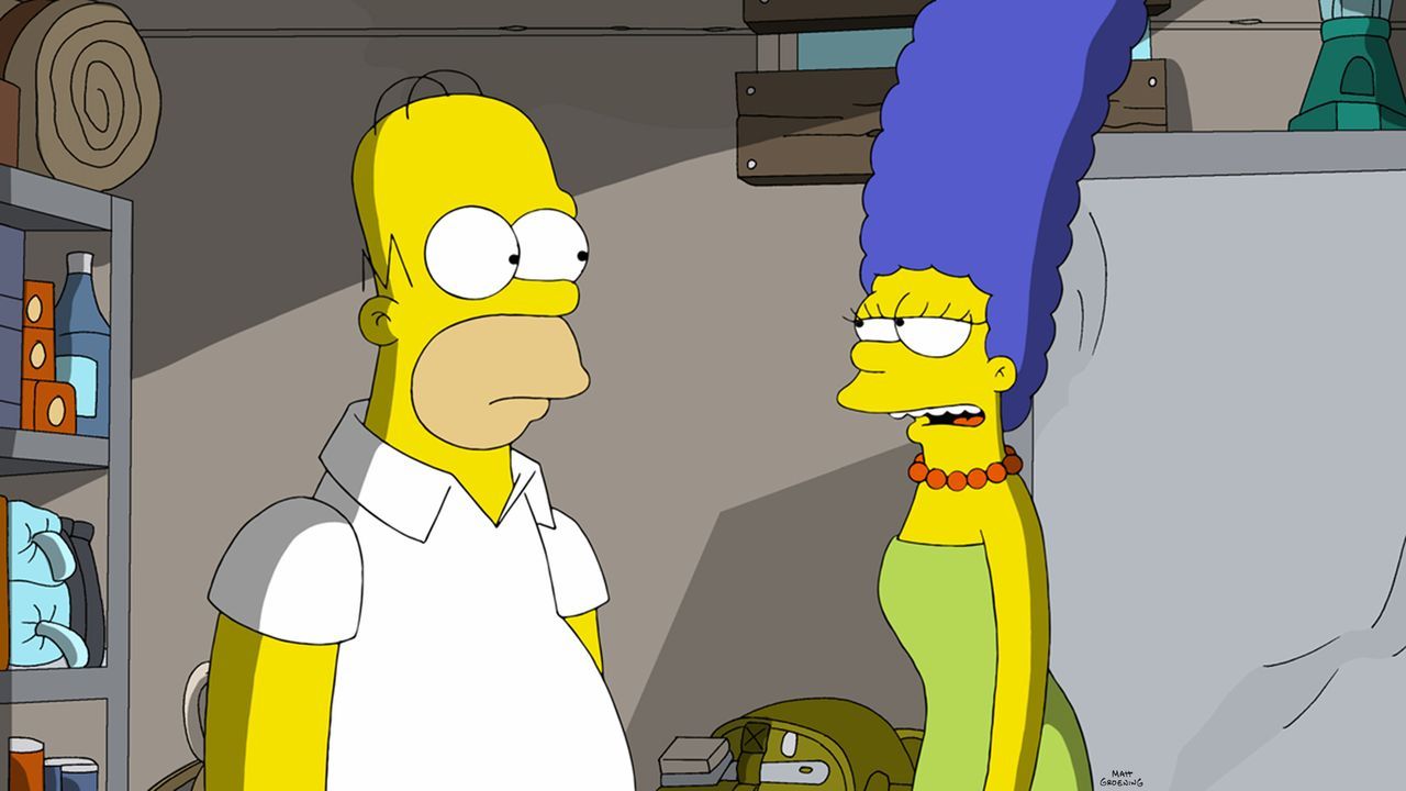Durch ein Gespräch mit einem Unbekannten ist Homer (l.) überzeugt, dass der Weltuntergang naht. Er beginnt, Vorräte zu horten, was Marge (r.) nicht... - Bildquelle: und TM Twentieth Century Fox Film Corporation - Alle Rechte vorbehalten