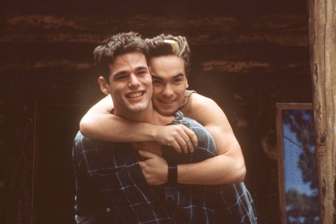 Als ihre Welt noch in Ordnung war: Jason (Johnny Galecki, r.) und Matt (Ivan Sergei, l.) ... - Bildquelle: Columbia TriStar Films
