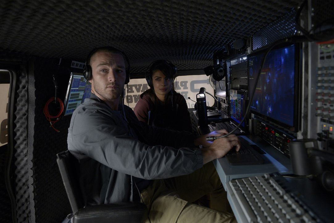 Eine neue Aufgabe wartet auf Alex (Priyanka Chopra, r.) und Ryan (Jake McLaughlin, l.) ... - Bildquelle: Philippe Bosse 2015 ABC Studios