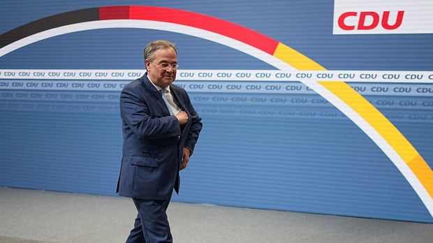 CDU-Kollegen begrüßen Laschets Rückzugs-Bereitschaft