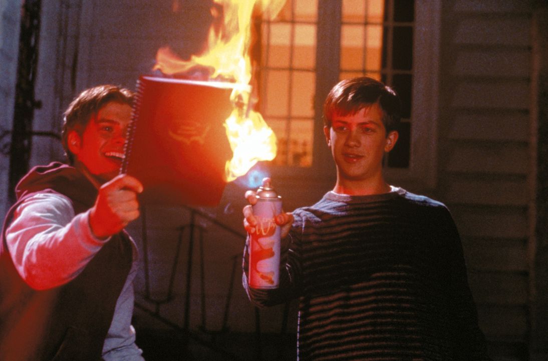 Schule ist für Handsome Davis (Trevor Fehrman, r.) und Victor (Matthew Lawrence, l.) der Alptraum schlechthin. Sie sind Meister im Mogeln und erhal... - Bildquelle: New Line Cinema