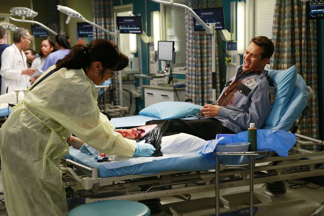 Derek kehrt aus D.C. zurück und muss sich klar darüber werden, was ihm wichtig ist, während Callie (Sara Ramirez, l.) sich in der Notaufnahme um Dan... - Bildquelle: ABC Studios