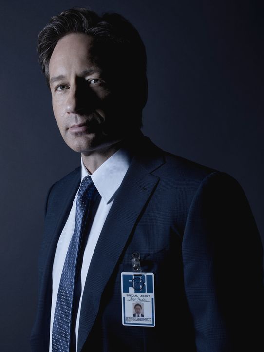 (1. Staffel) - Die Theorie eines Moderators über Aliens und die gefährlichen Pläne der Regierung machen Mulder (David Duchovny) deutlich, dass er bi... - Bildquelle: 2016 Fox and its related entities.  All rights reserved.