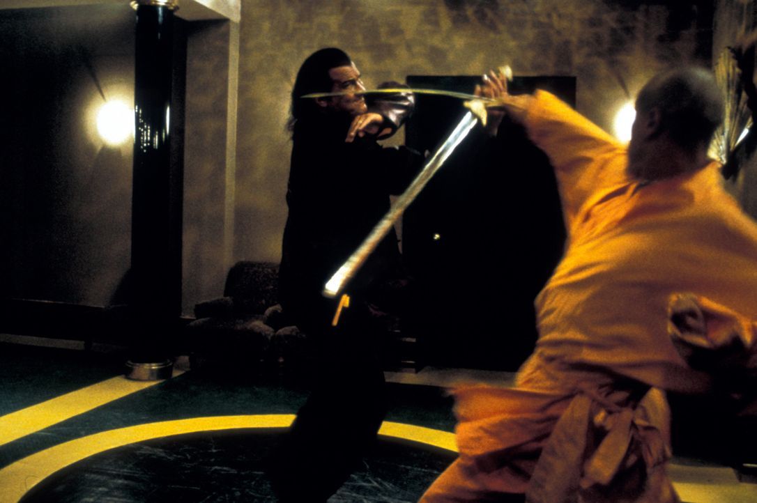 Jetzt reicht's: Archäologieprofessor Robert Burns (Steven Seagal, l.) ... - Bildquelle: Nu Image