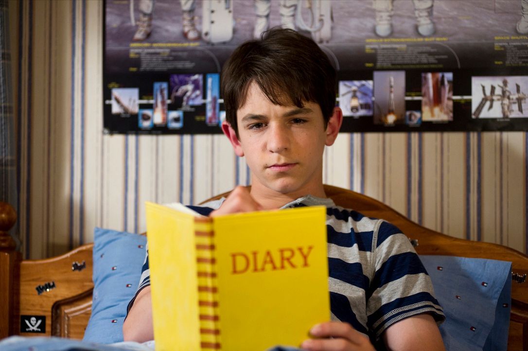 Hält seine Streiche akribisch im Tagebuch fest: Greg (Zachary Gordon) ... - Bildquelle: 2012 Twentieth Century Fox Film Corporation. All rights reserved.