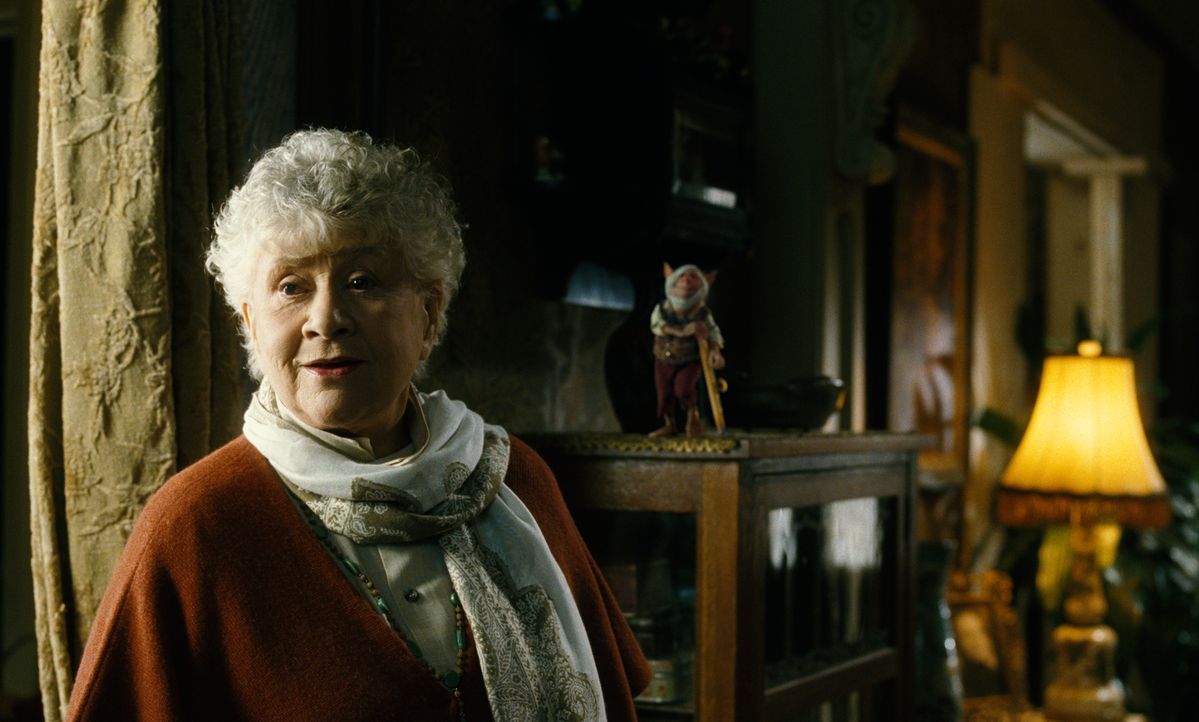 Hat Tante Lucinda (Joan Plowright) eine Idee wie man die Kobolde und ihren Anführer Mulgarath unschädlich machen kann? - Bildquelle: © Paramount Pictures
