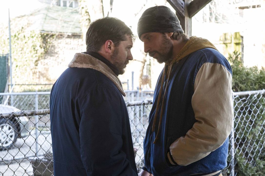 Geraten aneinander: Bob (Tom Hardy, l.) und Eric (Matthias Schoenaerts, r.) ... - Bildquelle: 2014 Twentieth Century Fox Film Corporation.  All rights reserved.