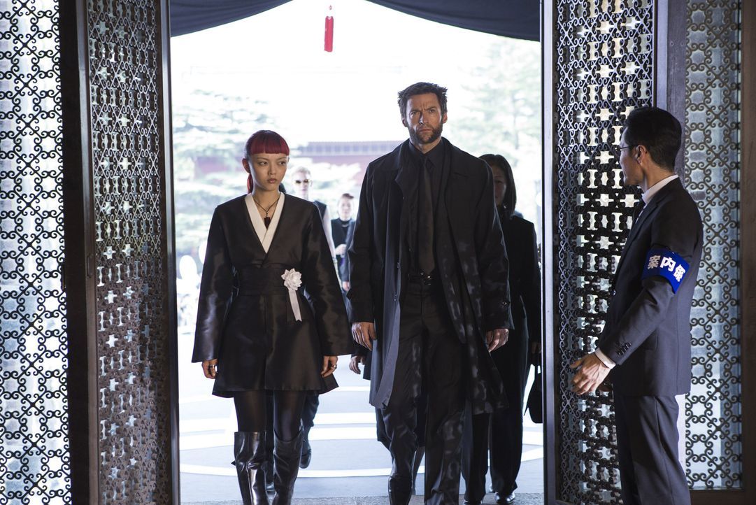 Seit dem Verlust seiner geliebten Jean Grey sieht Logan (Hugh Jackman, M.) keinen Sinn mehr in seinem Leben und erlebt seine Unsterblichkeit als Flu... - Bildquelle: Ben Rothstein 2013 Twentieth Century Fox Film Corporation. All rights reserved.