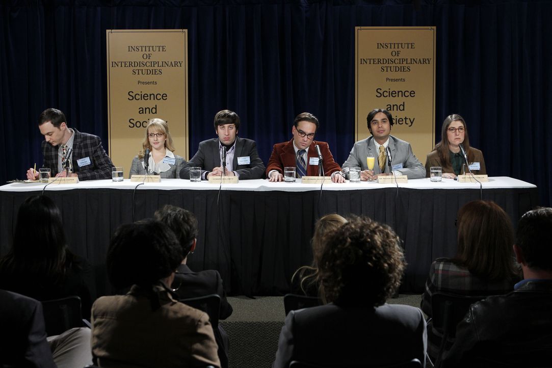 Nehmen an einer wissenschaftlichen Tagung teil: Sheldon (Jim Parsons, l.), Bernadette (Melissa Rauch, 2.v.l.), Howard (Simon Helberg, 3.v.l.), Leona... - Bildquelle: Warner Bros. Television