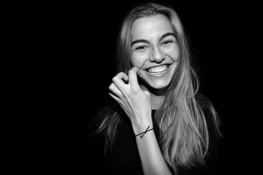 GNTM-Stf10-Epi05-Fotobooth-55-Jovana-Thomas-Hayo - Bildquelle: Thomas Hayo