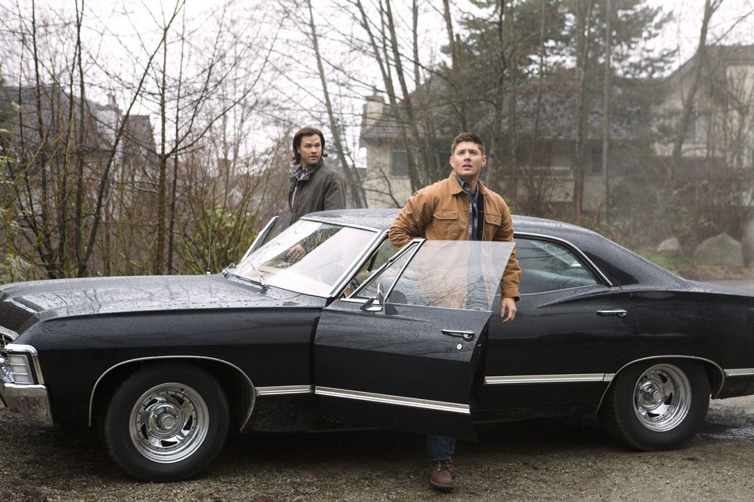 Laufen Sam (Jared Padalecki, l.) und Dean (Jensen Ackles, r.) tatsächlich mitten rein in Abaddons Falle? - Bildquelle: 2013 Warner Brothers
