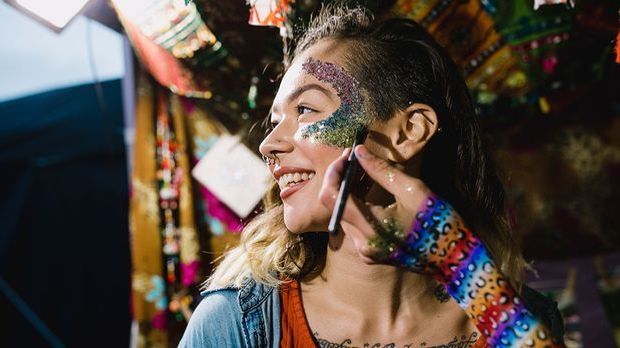 Glitzer, Glimmer, Mica – wir alle mögen die shiny & glowy Glitter-Effekte...