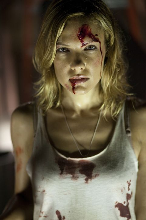 Eines Tages schließt sich Stella (Kiele Sanchez) einer Gruppe gaunerhafter Vampirjäger an, um sich an den blutrünstigen Blutsaugern zu rächen, d... - Bildquelle: 2010 Stage 6 Films, Inc. All Rights Reserved.