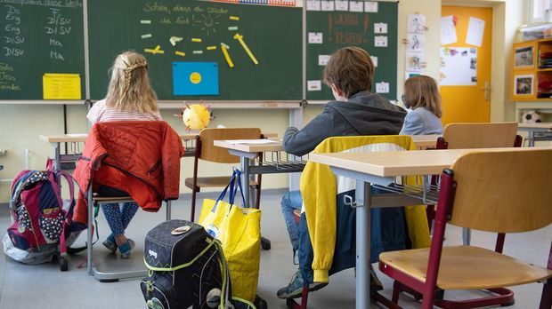 Lehrer wollen längerfristige Maskenpflicht an Schulen