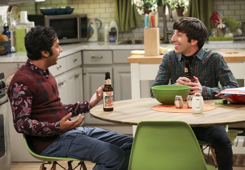 Raj Koothrappali (Kunal Nayyar, l.); Howard Wolowitz (Simon Helberg, r.) - Bildquelle: Michael Yarish 2019 WBEI. All rights reserved. / Michael Yarish