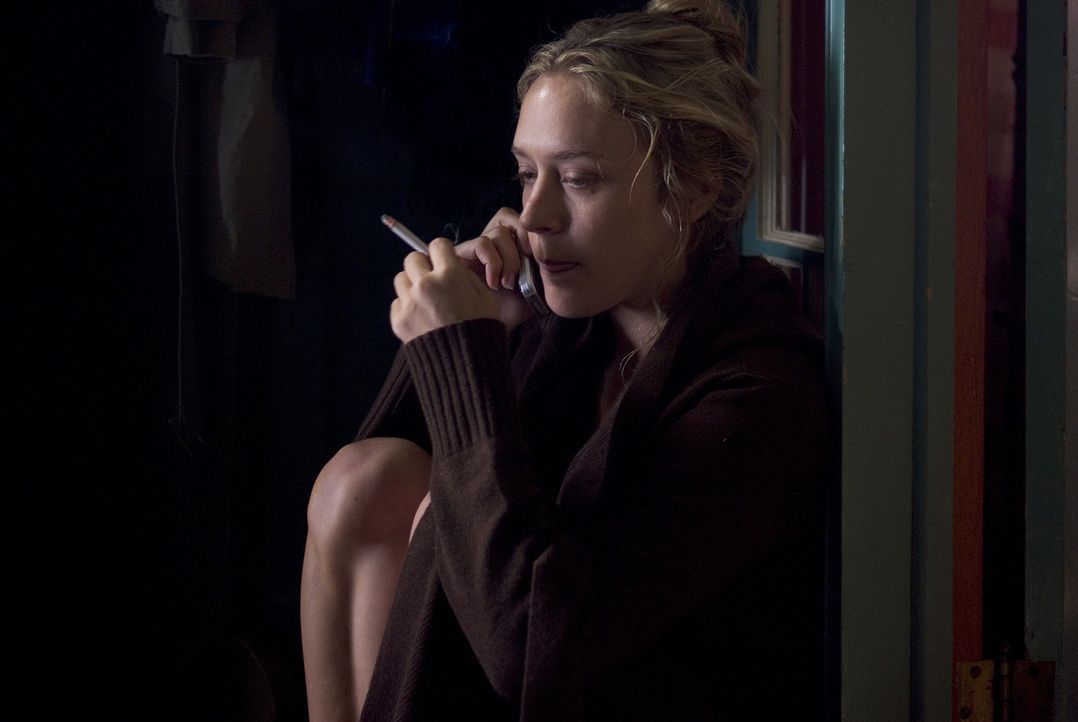 Als die Journalistin Grace Collier (Chloë Sevigny) an einem Monitor in der Privatwohnung des Dr. Lacan einen Mord beobachtet, ruft sie die Polizei.... - Bildquelle: Sony 2007 CPT Holdings, Inc.  All Rights Reserved.