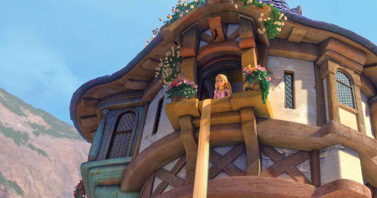 Sind ihre schönen langen Haare der Weg für Rapunzel, aus ihrem Turm herauszukommen? Aber was würde ihre Mutter dazu sagen? - Bildquelle: Disney.  All rights reserved