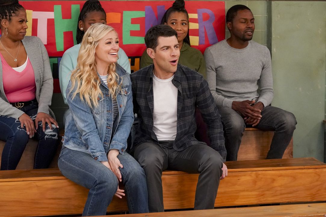 Gemma Johnson (Beth Behrs, l.); Dave Johnson (Max Greenfield, r.) - Bildquelle: Monty Brinton © 2020 CBS Broadcasting, Inc. All Rights Reserved. / Monty Brinton