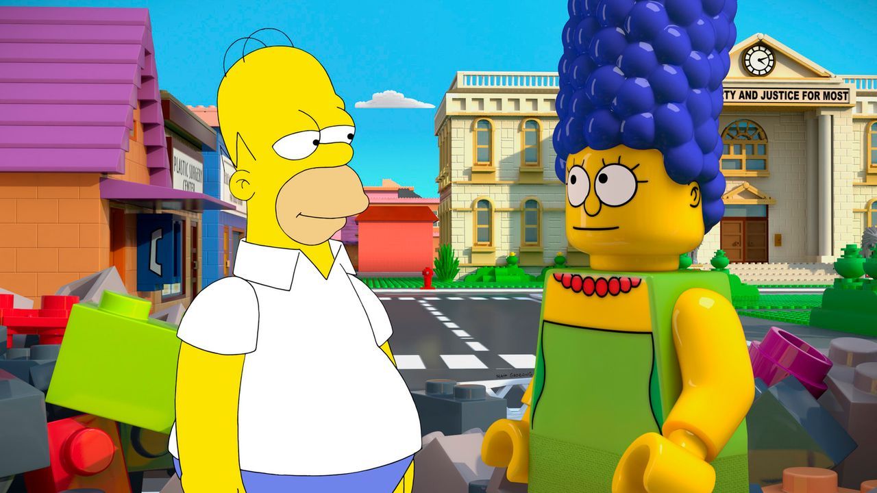 Ein Homer (l.) aus Fleisch und Blut trifft auf eine Marge (r.) als Legofigur - ob das gutgehen kann? - Bildquelle: 2013 Twentieth Century Fox Film Corporation. All rights reserved.
