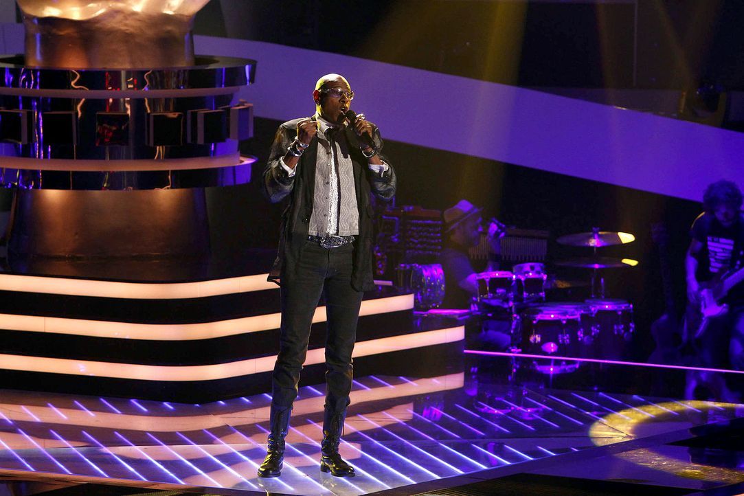 dennis-03-the-voice-of-germany-staffel-2-epi03-showjpg 1950 x 1300 - Bildquelle: SAT.1/ProSieben/Richard Hübner