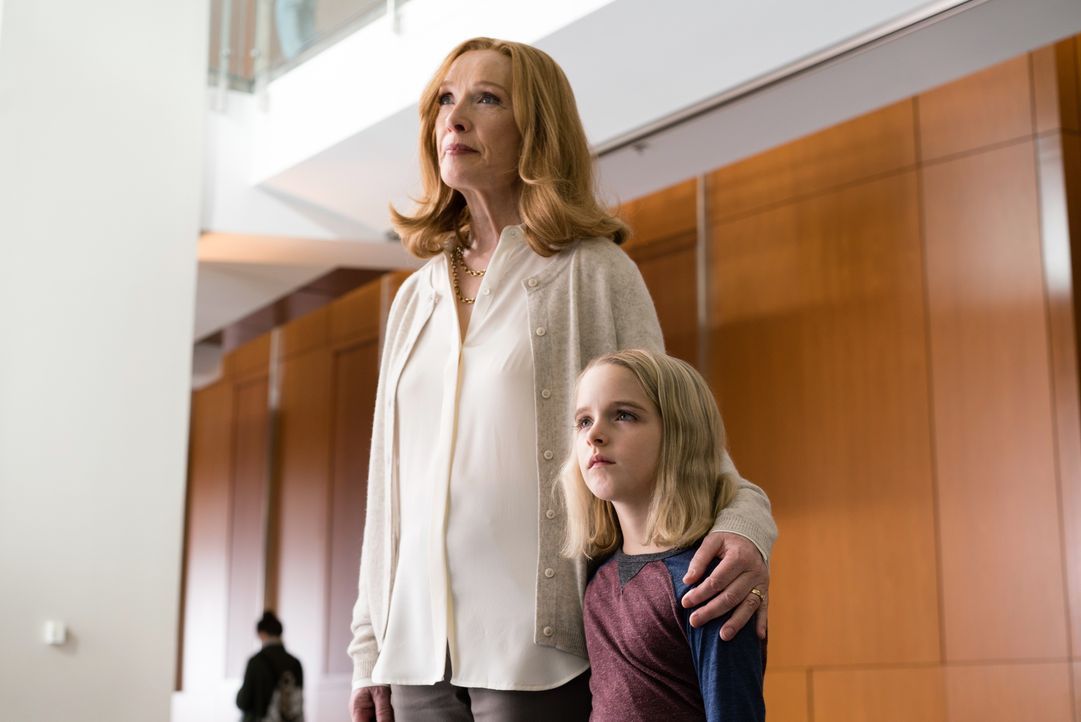 Evelyn Adler (Lindsay Duncan, l.); Mary Adler (McKenna Grace, r.) - Bildquelle: 2017 Twentieth Century Fox Film Corporation. All rights reserved.