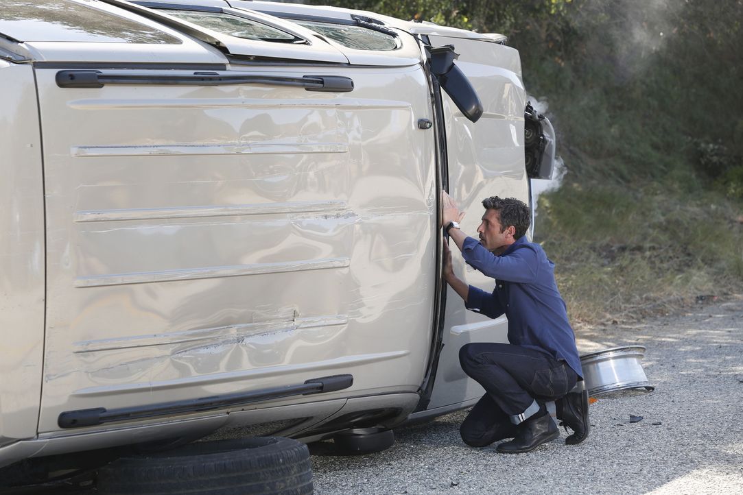 Als Derek (Patrick Dempsey) Zeuge eines schrecklichen Autounfalls wird, zögert er nicht lange zu helfen, während sich Meredith große Sorgen um ihn m... - Bildquelle: ABC Studios