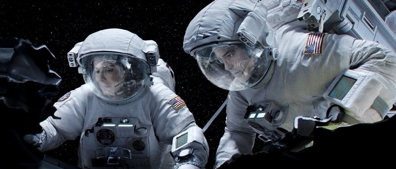 Eigentlich sind sie auf einer Routinemission im Einsatz und sollen Reparaturen am Weltraumteleskop Hubble durchführen, doch durch eine Kollision mit... - Bildquelle: Warner Brothers