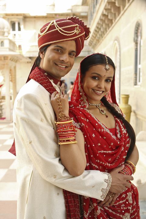Die perfekte Hauptdarstellerin für "Namaste Bombay" ist gefunden: Choreographin Gita (Deepti Daryanani, r.)  die sich auch außerhalb des Filmsets in... - Bildquelle: Disney - ABC - ESPN Television