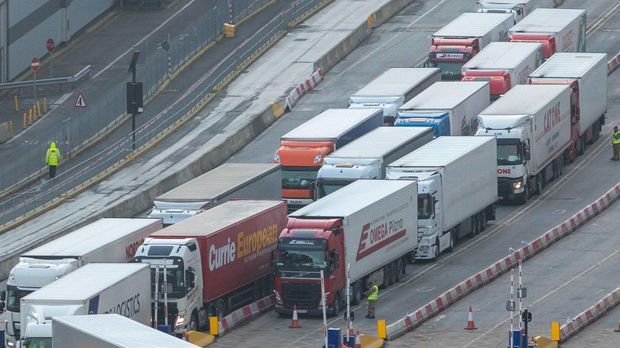 Großbritannien: Arbeitsvisa für Tausende LKW-Fahrer