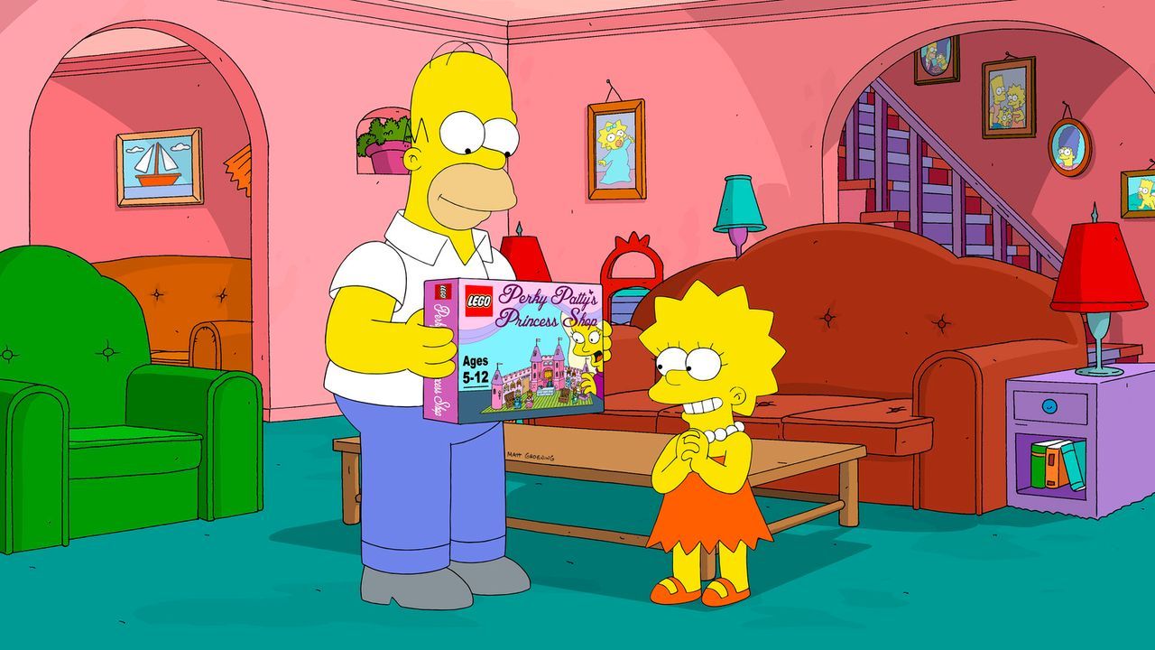 Homer (l.) schenkt Lisa (r.) ein Spiel, das er im Laden des Comicverkäufers erworben hat. Nur eine von vielen Aktionen, mit denen er sich die Liebe... - Bildquelle: 2013 Twentieth Century Fox Film Corporation. All rights reserved.