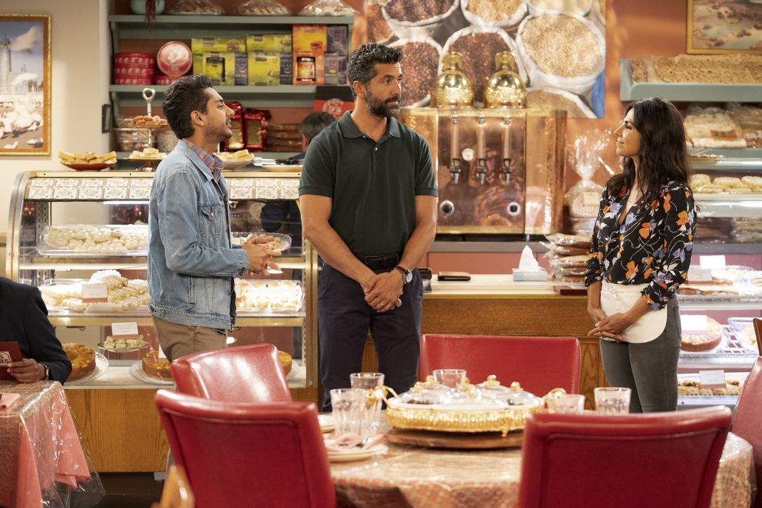 (v.l.n.r.) Al (Adhir Kalyan); Kasim (Zadran Wali); Ariana (Azita Ghanizada) - Bildquelle: Lisa Rose © 2021 CBS Broadcasting, Inc. All Rights Reserved. / Lisa Rose