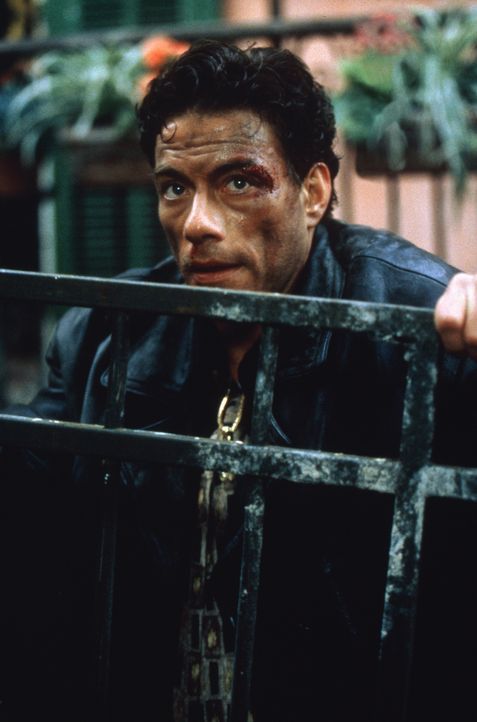 Alain (Jean-Claude Van Damme) nimmt die Identität seines ermordeten Bruders an, um dessen Vergangenheit aufzudecken ... - Bildquelle: Sony Pictures Television International. All Rights Reserved.